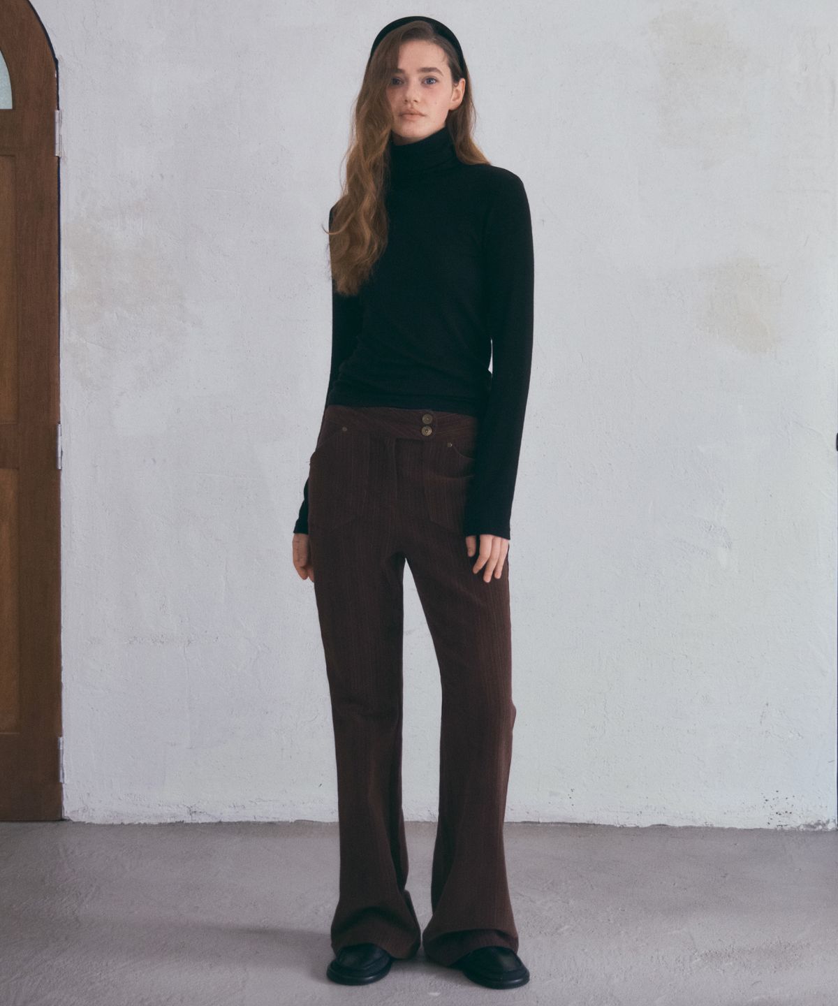 아우어노스텔지아(OURNOSTALGIA) Dusty Corduroy Slim Bootcut Pants_Brown(O25-PT14)
