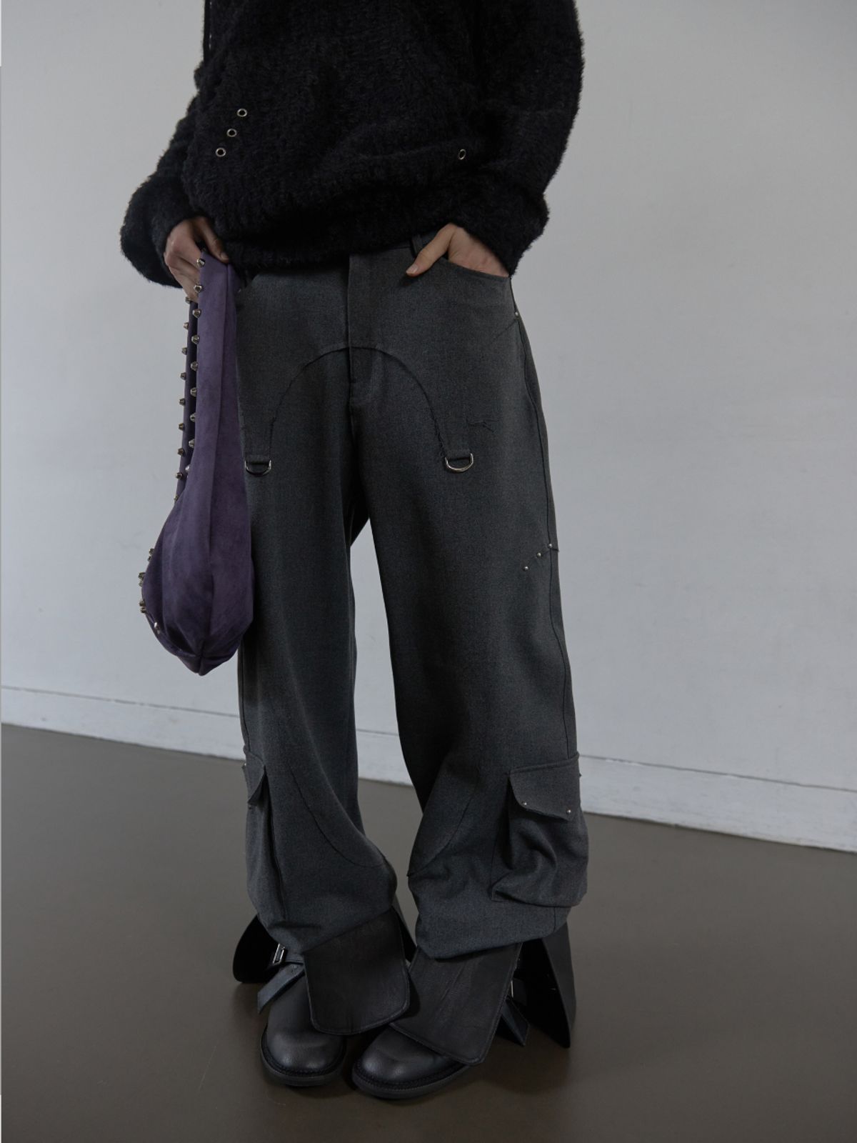 셋업이엑스이(SETUP-EXE) WESTERN STUDDED SLACKS / CHARCOAL