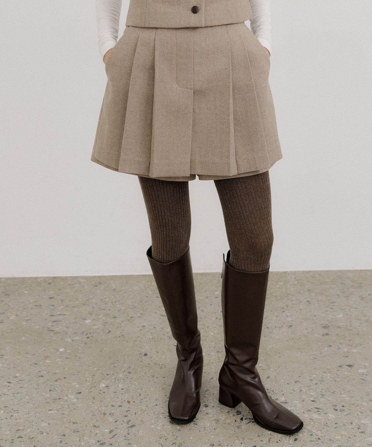 오떼뜨(OCTETTE) HERRINGBONE WOOL PLEATS SHORTS_2COLOR
