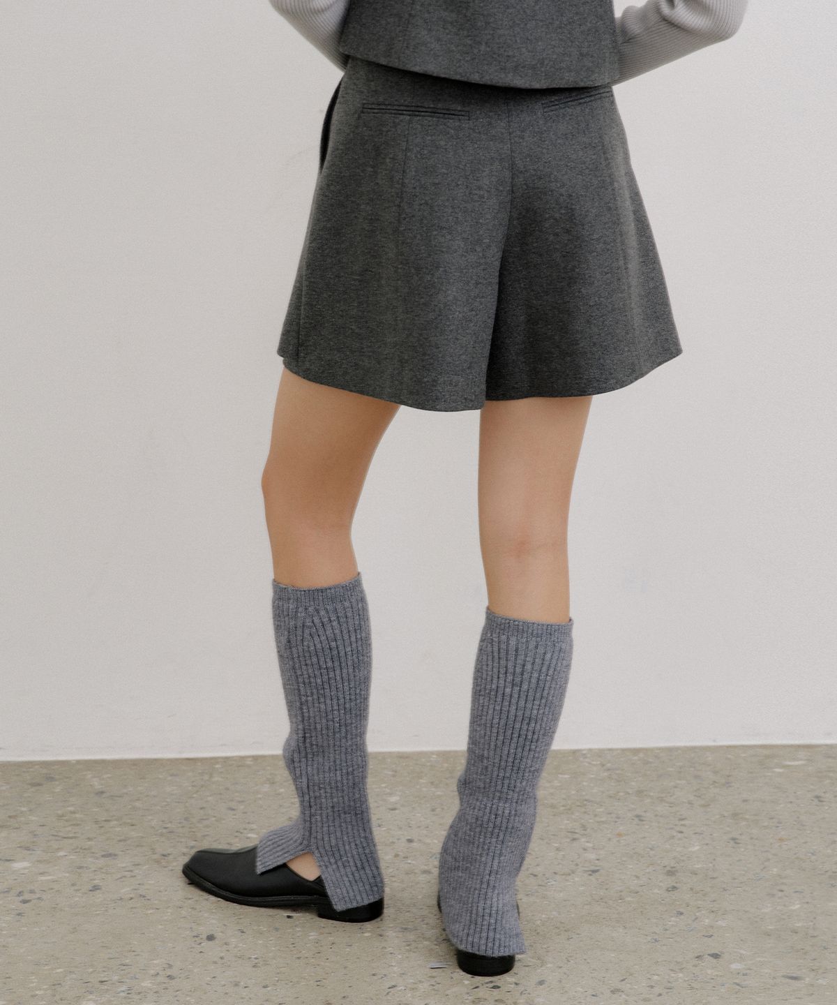 오떼뜨(OCTETTE) HERRINGBONE WOOL PLEATS SHORTS_2COLOR