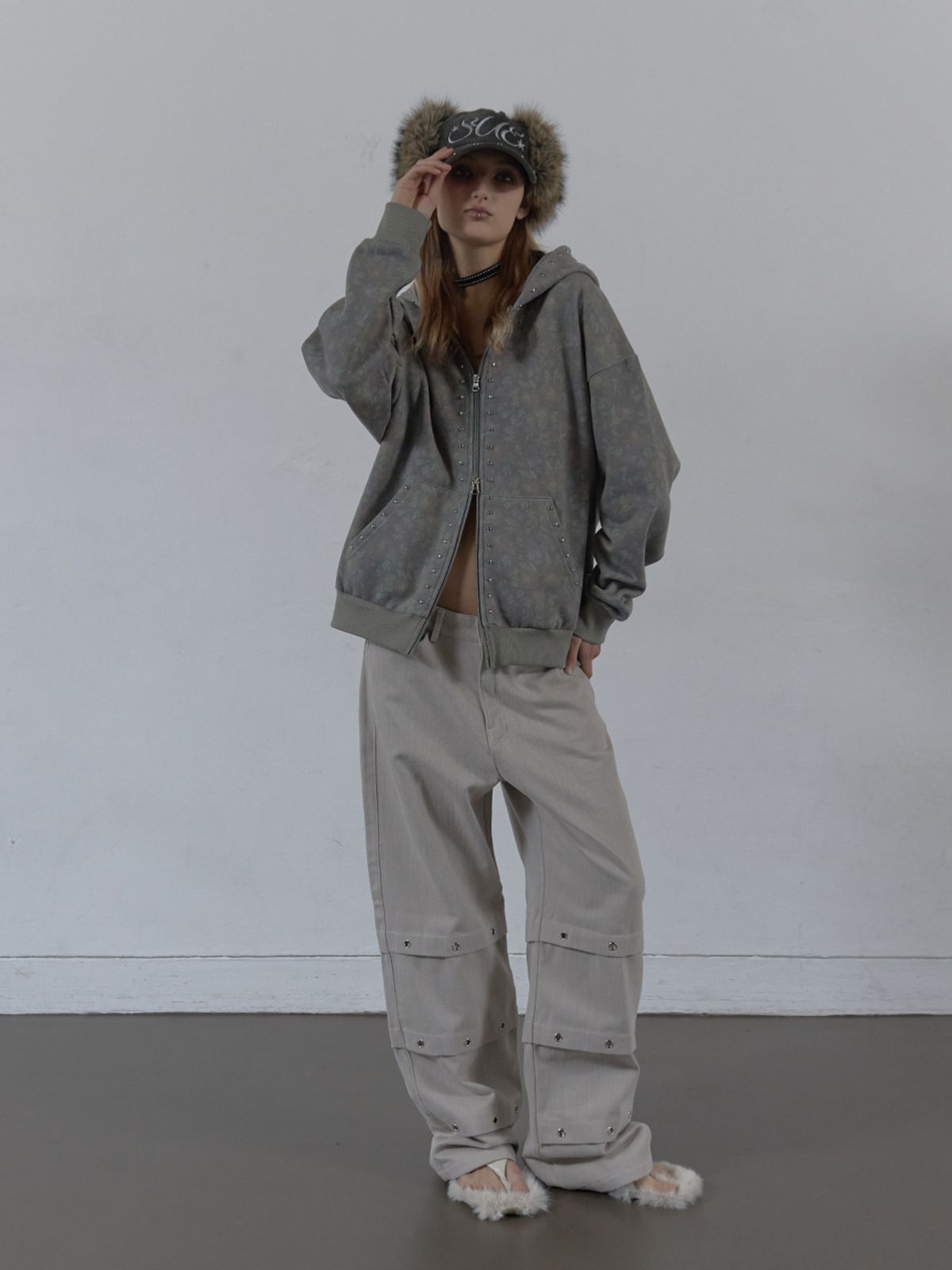 셋업이엑스이(SETUP-EXE) PIN TUCK EYELET PANTS / BEIGE