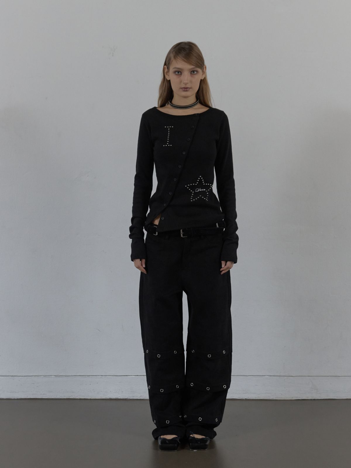 셋업이엑스이(SETUP-EXE) PIN TUCK EYELET PANTS / BLACK