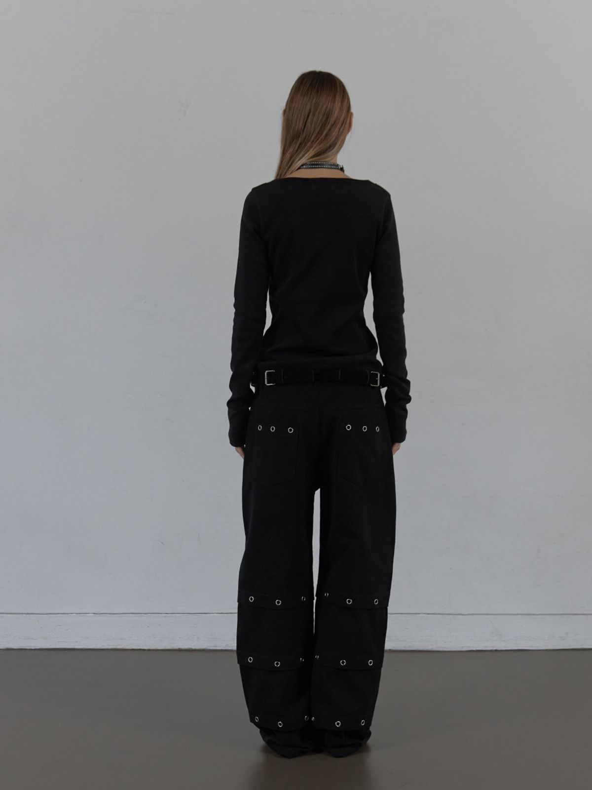 셋업이엑스이(SETUP-EXE) PIN TUCK EYELET PANTS / BLACK