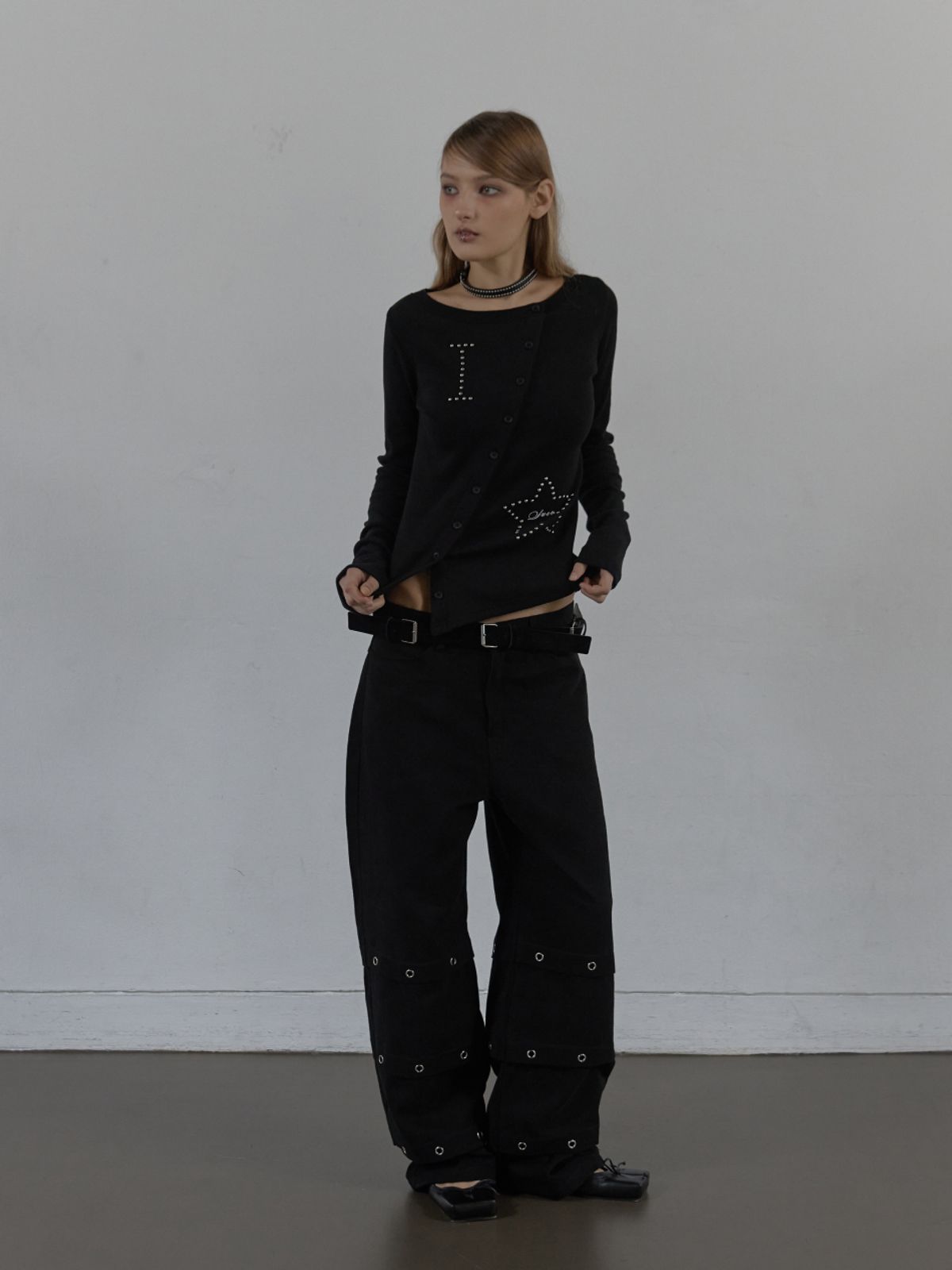 셋업이엑스이(SETUP-EXE) PIN TUCK EYELET PANTS / BLACK