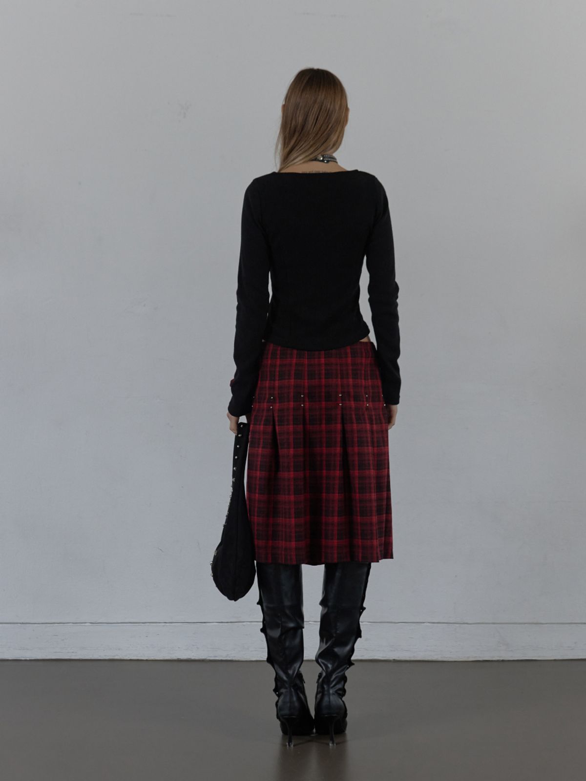 셋업이엑스이(SETUP-EXE) CHECK BUCKLE WRAP SKIRT / RED