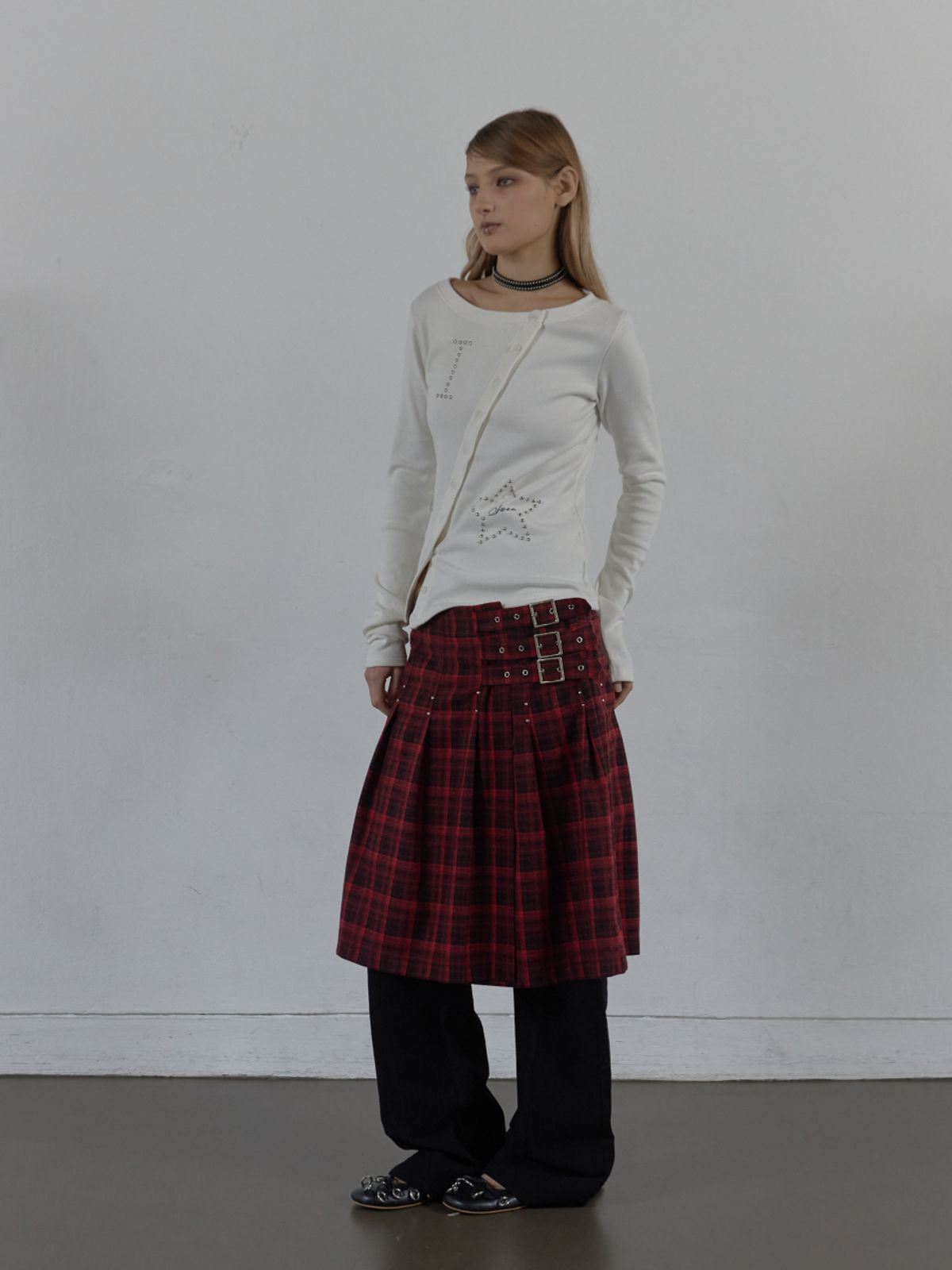 셋업이엑스이(SETUP-EXE) CHECK BUCKLE WRAP SKIRT / RED