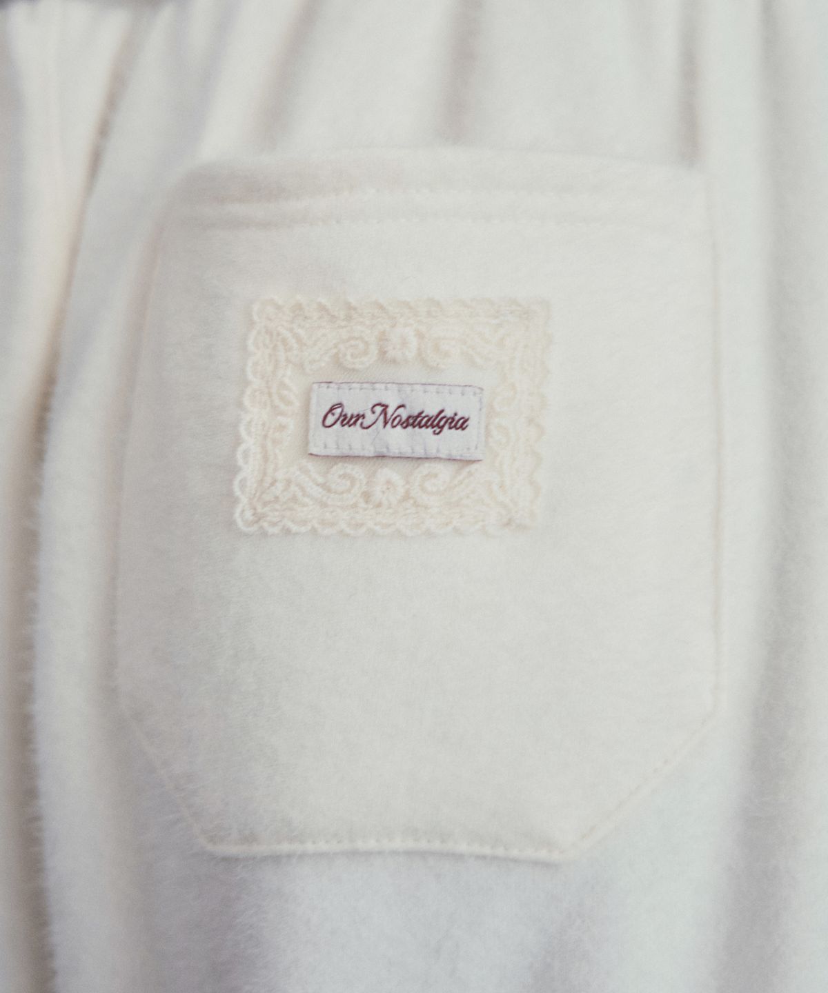 아우어노스텔지아(OURNOSTALGIA) Snowy Button Jogger Pants_Ivory(O25-PT17)
