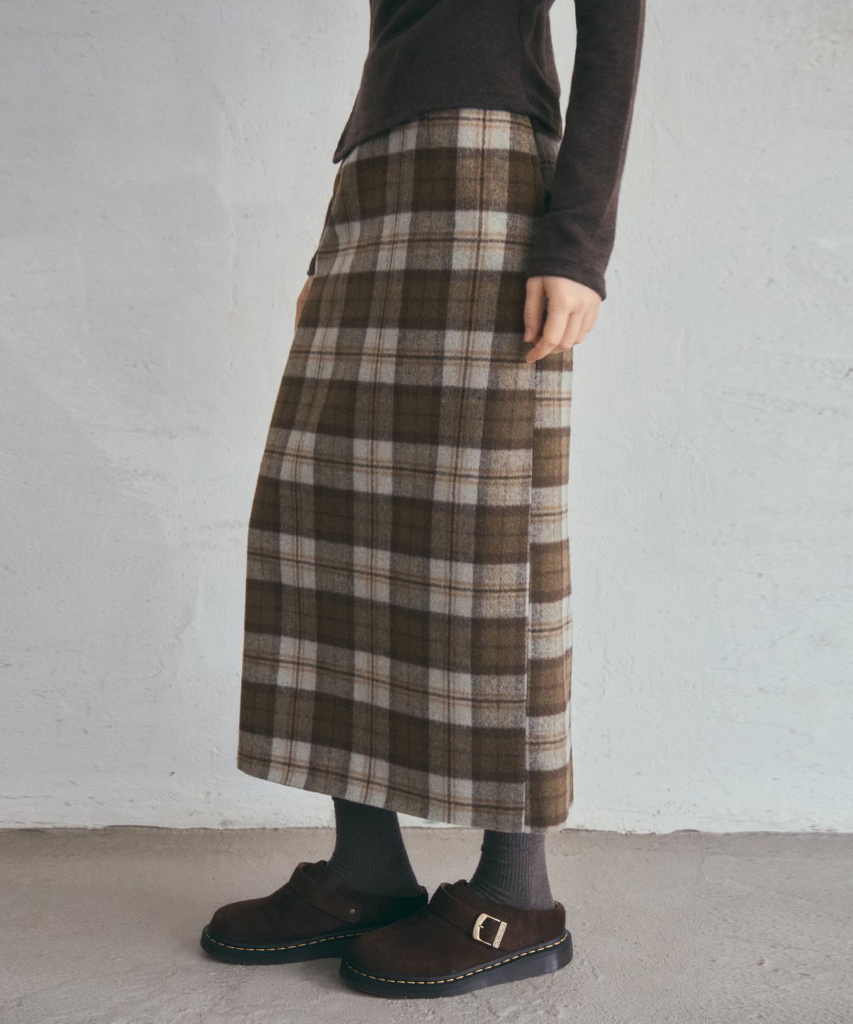 아우어노스텔지아(OURNOSTALGIA) Wool Pencil Check Skirt_Beige(O25-SK16)