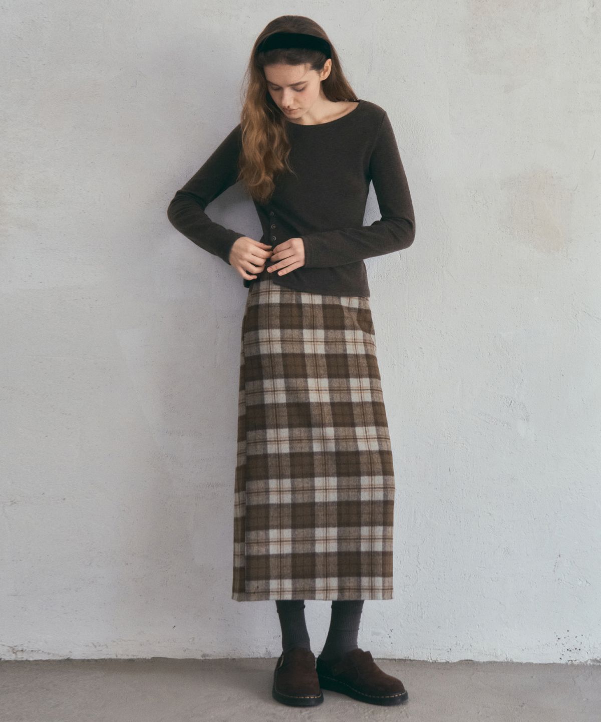 아우어노스텔지아(OURNOSTALGIA) Wool Pencil Check Skirt_Beige(O25-SK16)