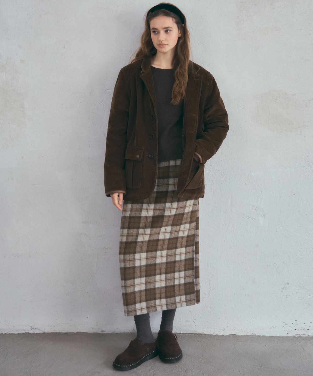 아우어노스텔지아(OURNOSTALGIA) Wool Pencil Check Skirt_Beige(O25-SK16)