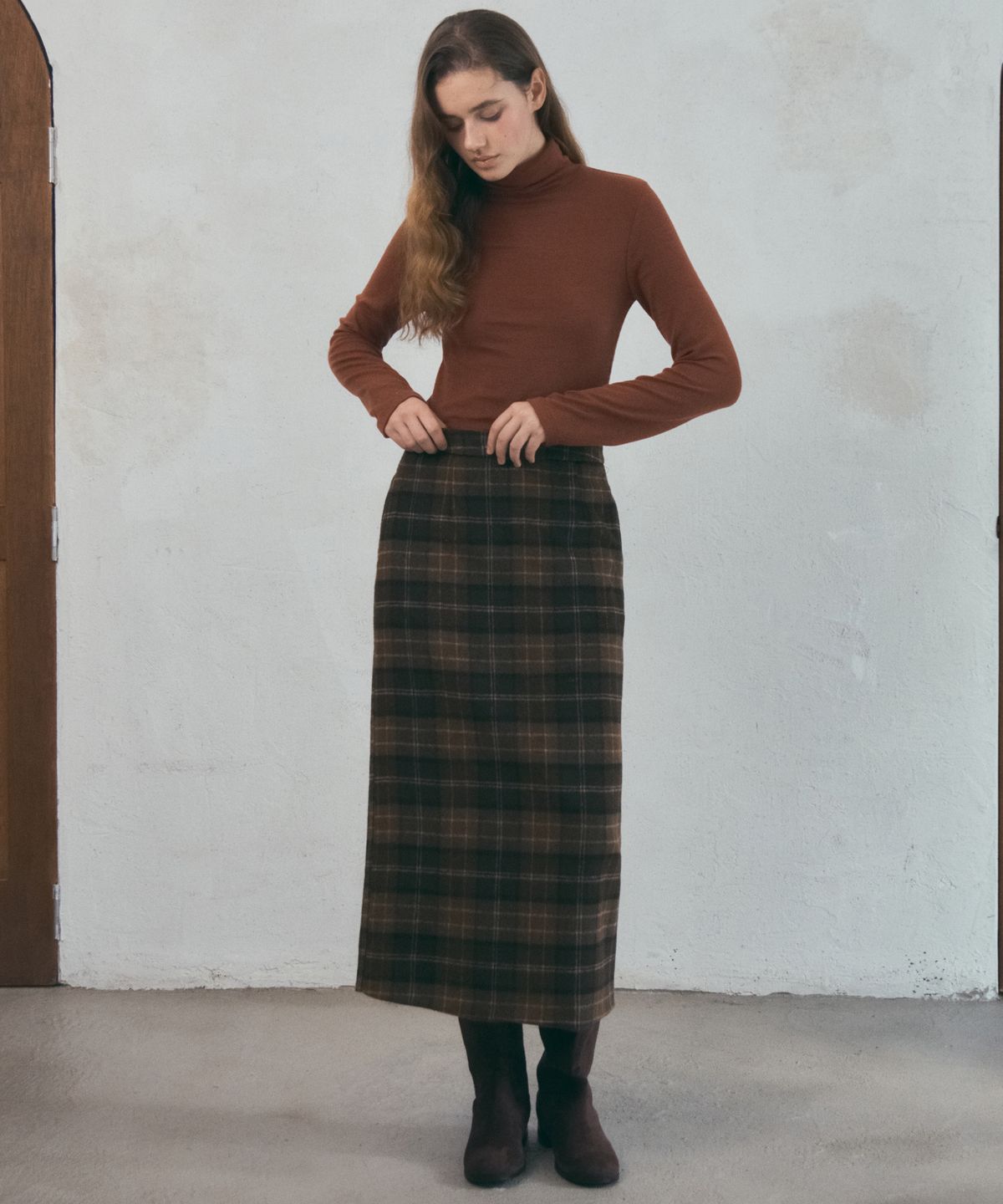 아우어노스텔지아(OURNOSTALGIA) Wool Pencil Check Skirt_Brown(O25-SK16)