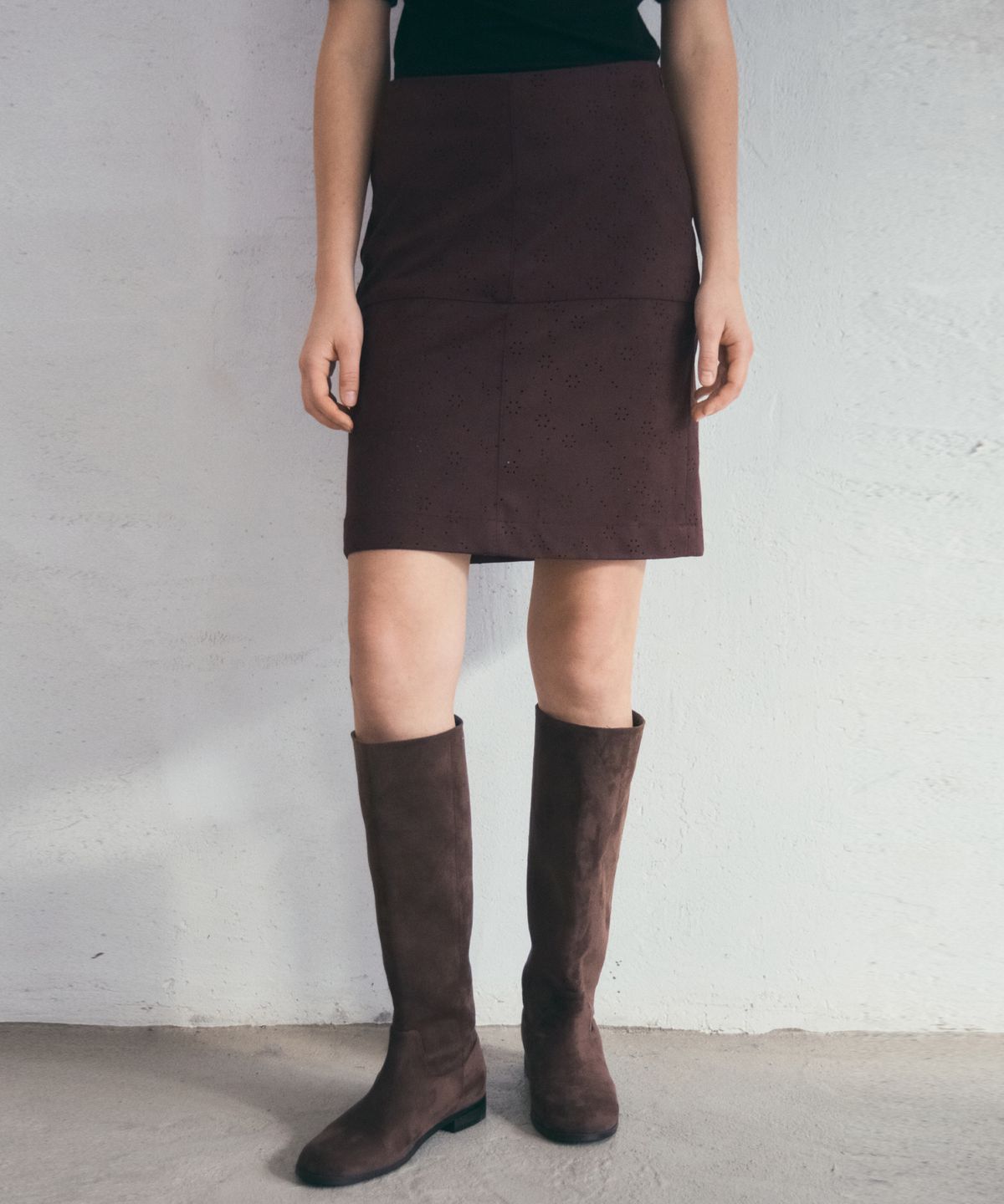 아우어노스텔지아(OURNOSTALGIA) Punch Fake Suede Midi Skirt_Brown(O25-SK19)