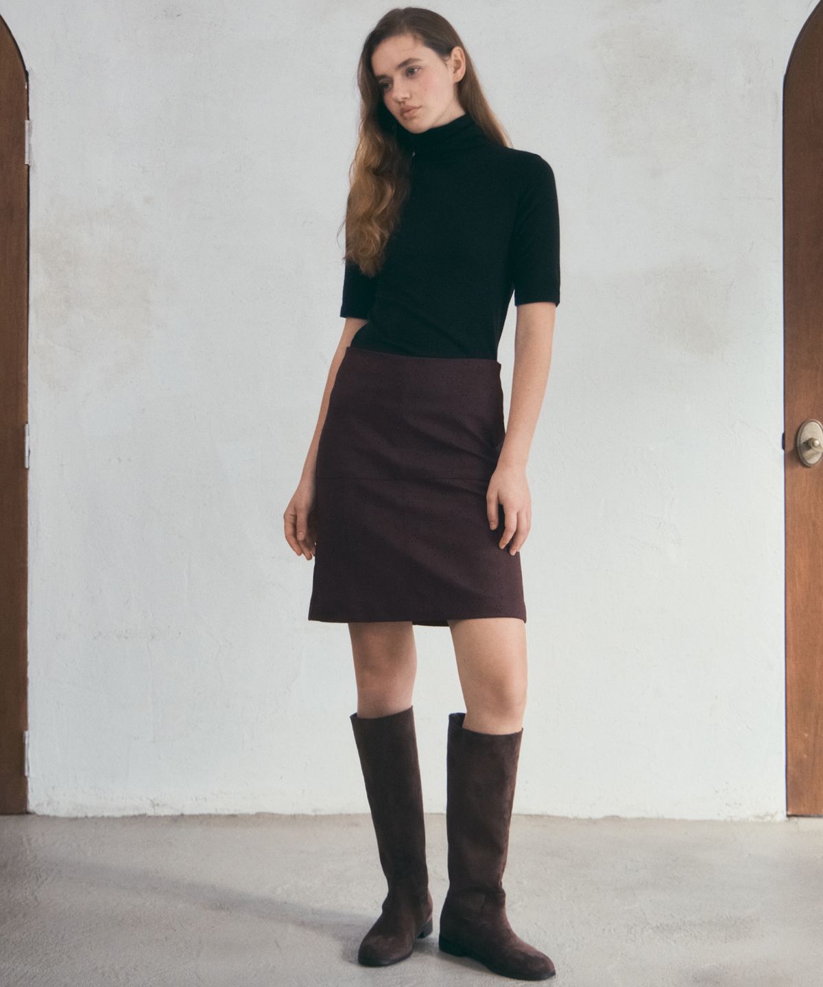 아우어노스텔지아(OURNOSTALGIA) Punch Fake Suede Midi Skirt_Brown(O25-SK19)