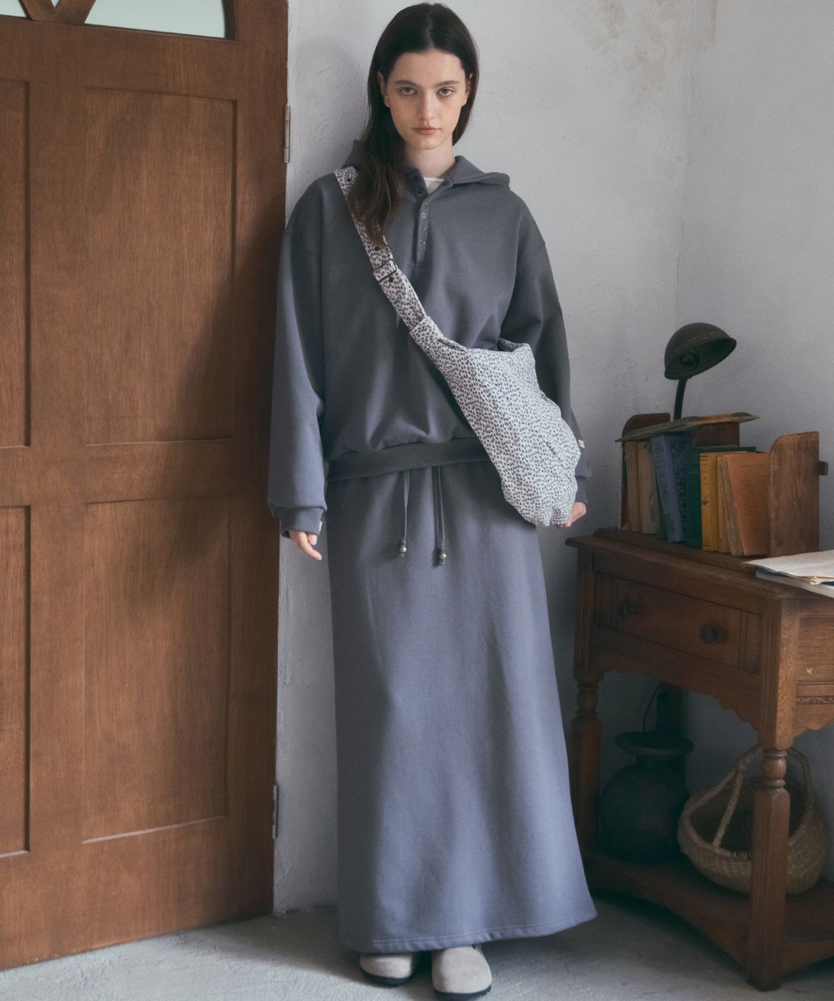 아우어노스텔지아(OURNOSTALGIA) Cozy Henry Long Skirt_Charcoal(O25-SK21)