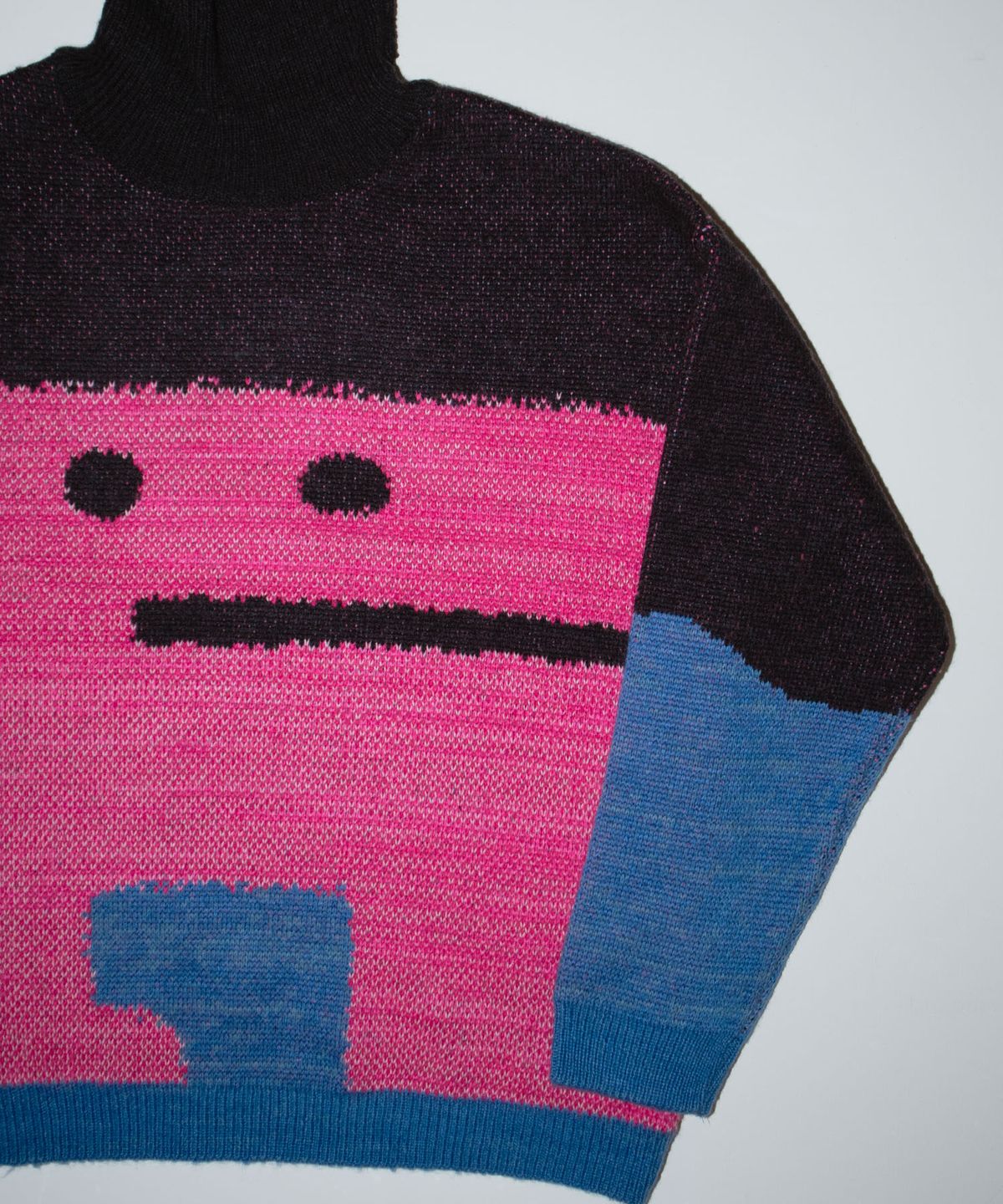 그라운드워크(GROUNDWORK) 네모맨 터틀넥 니트 스웨터 / 블랙 핑크 믹스