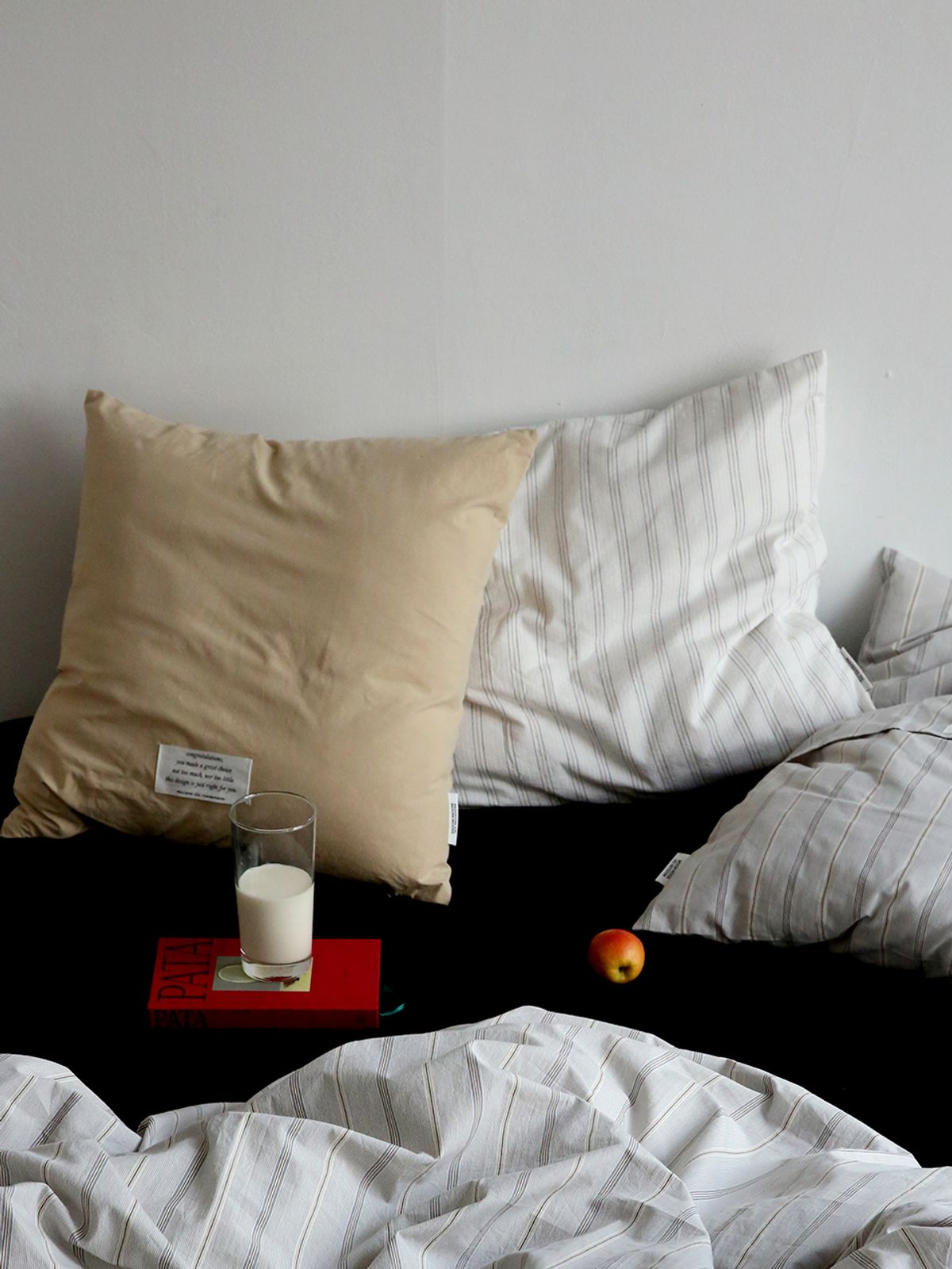 메종드룸룸(MAISON DE ROOMROOM) 코지 스트라이프 지퍼 베개커버