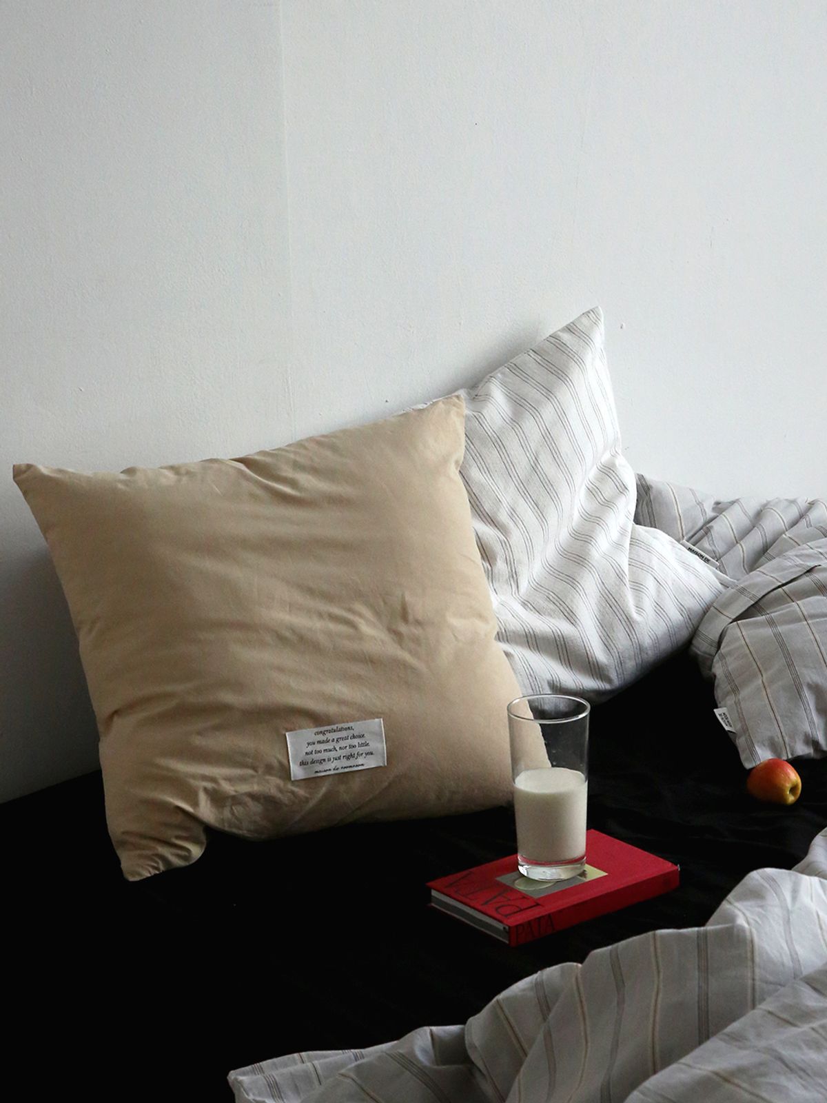 메종드룸룸(MAISON DE ROOMROOM) 코지 스트라이프 지퍼 베개커버