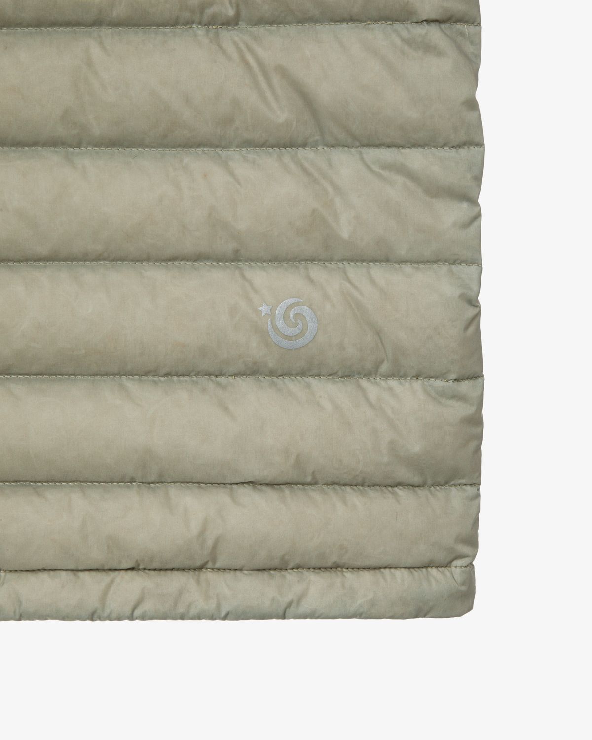 에이이에이이(AEAE) SYMBOL LIGHT DOWN JACKET [SAGE GREEN]