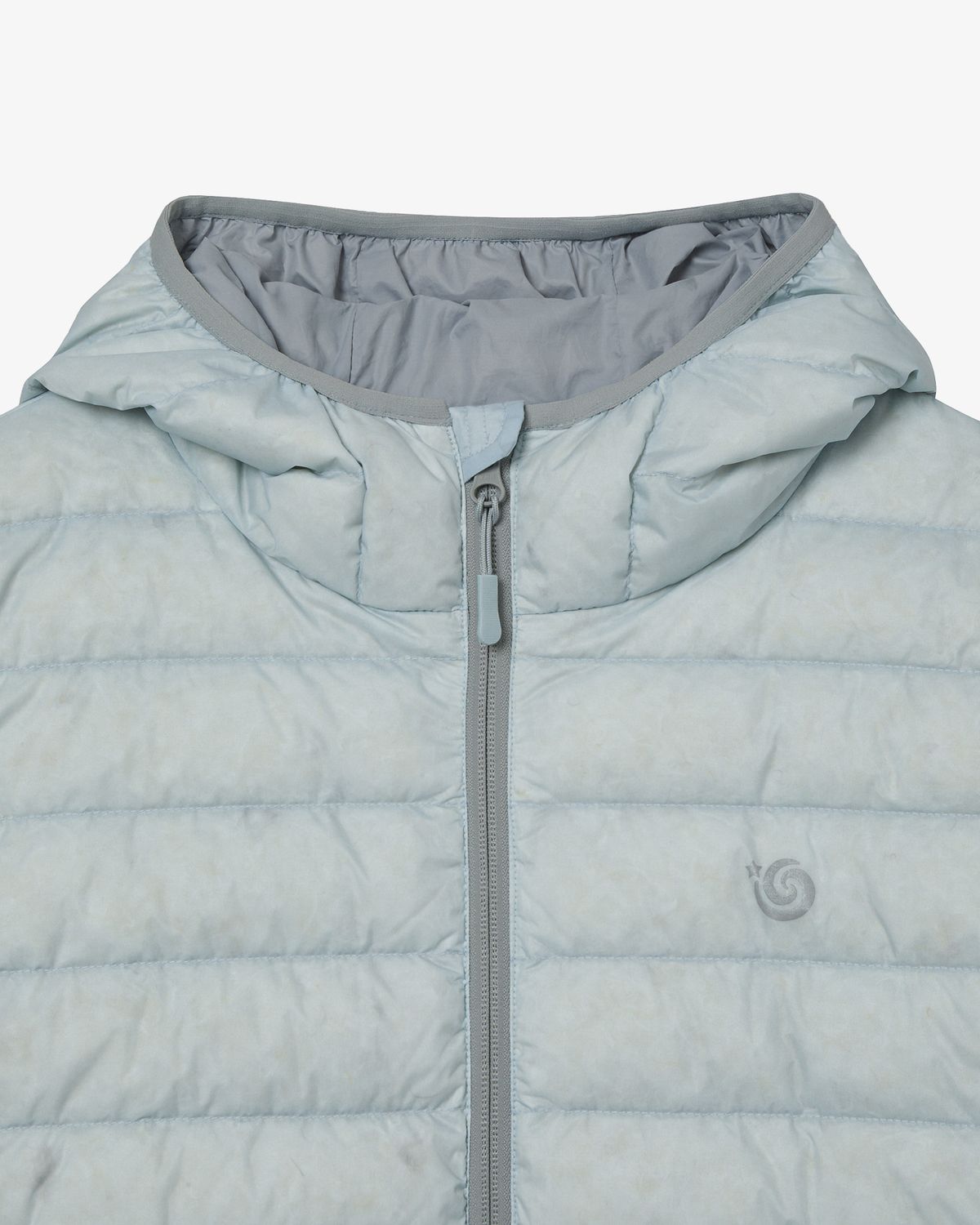 에이이에이이(AEAE) SYMBOL LIGHT DOWN JACKET [SKYBLUE]