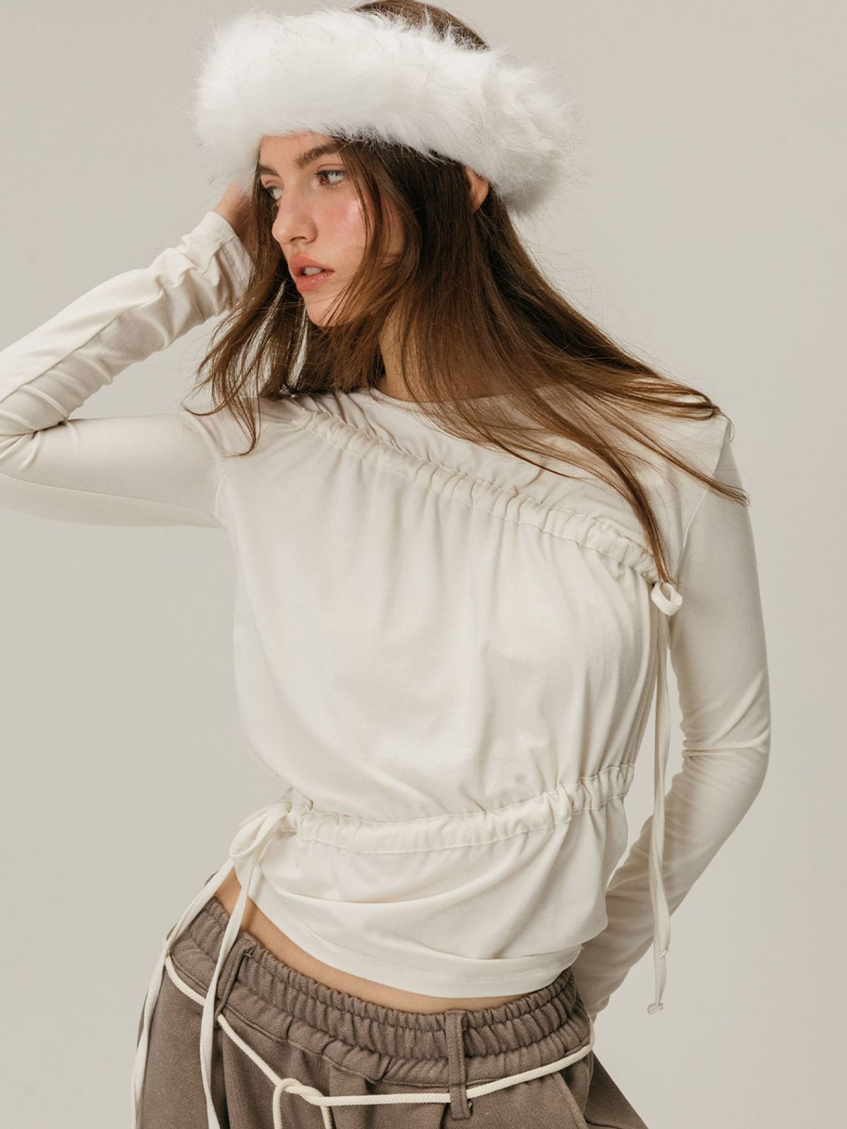 모이페어(MOIFAIRE) SHIRRING BOAT NECK T-SHIRT / IVORY