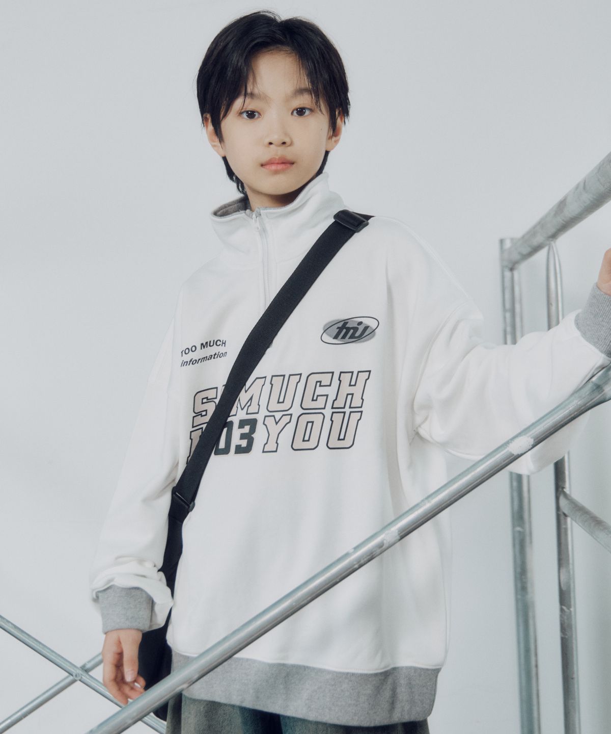 티미유(TMIU) 하프 집업 맨투맨