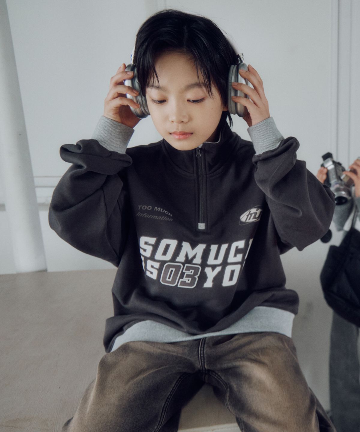 티미유(TMIU) 하프 집업 맨투맨