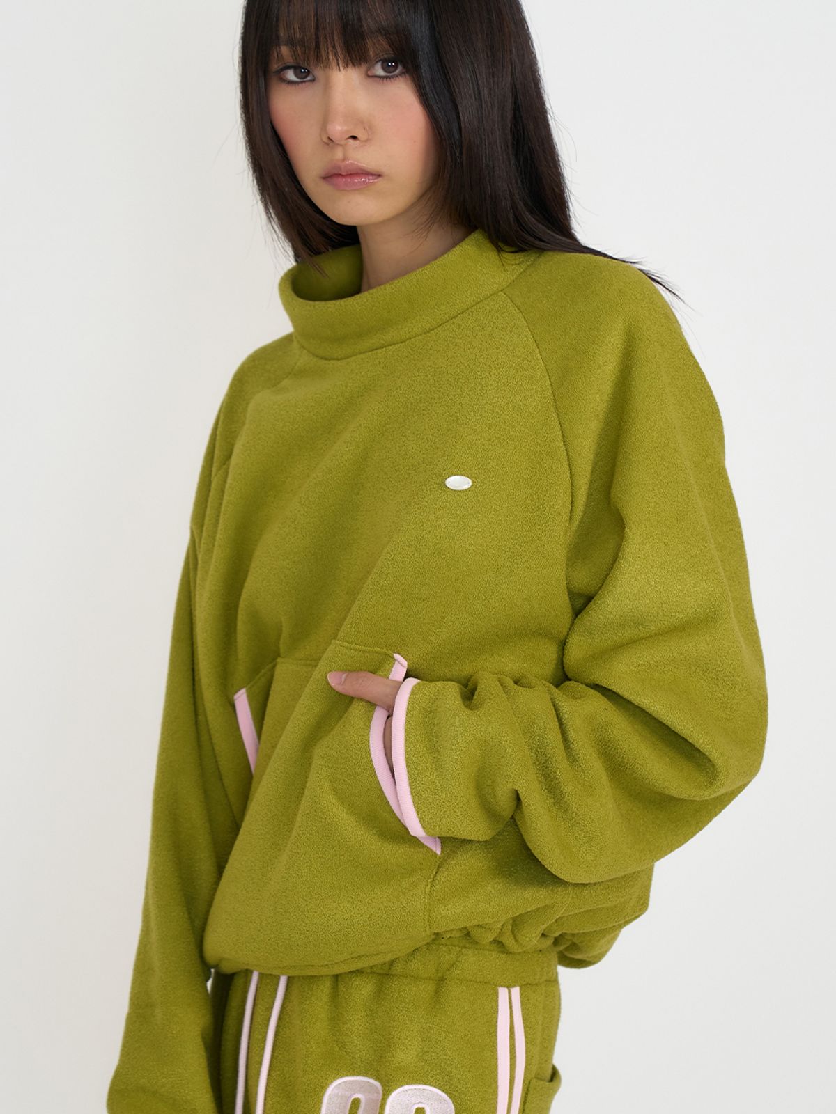 온스카(ONSKA) HALFNECK RAGLAN LONGSLEEVE (OLIVE)