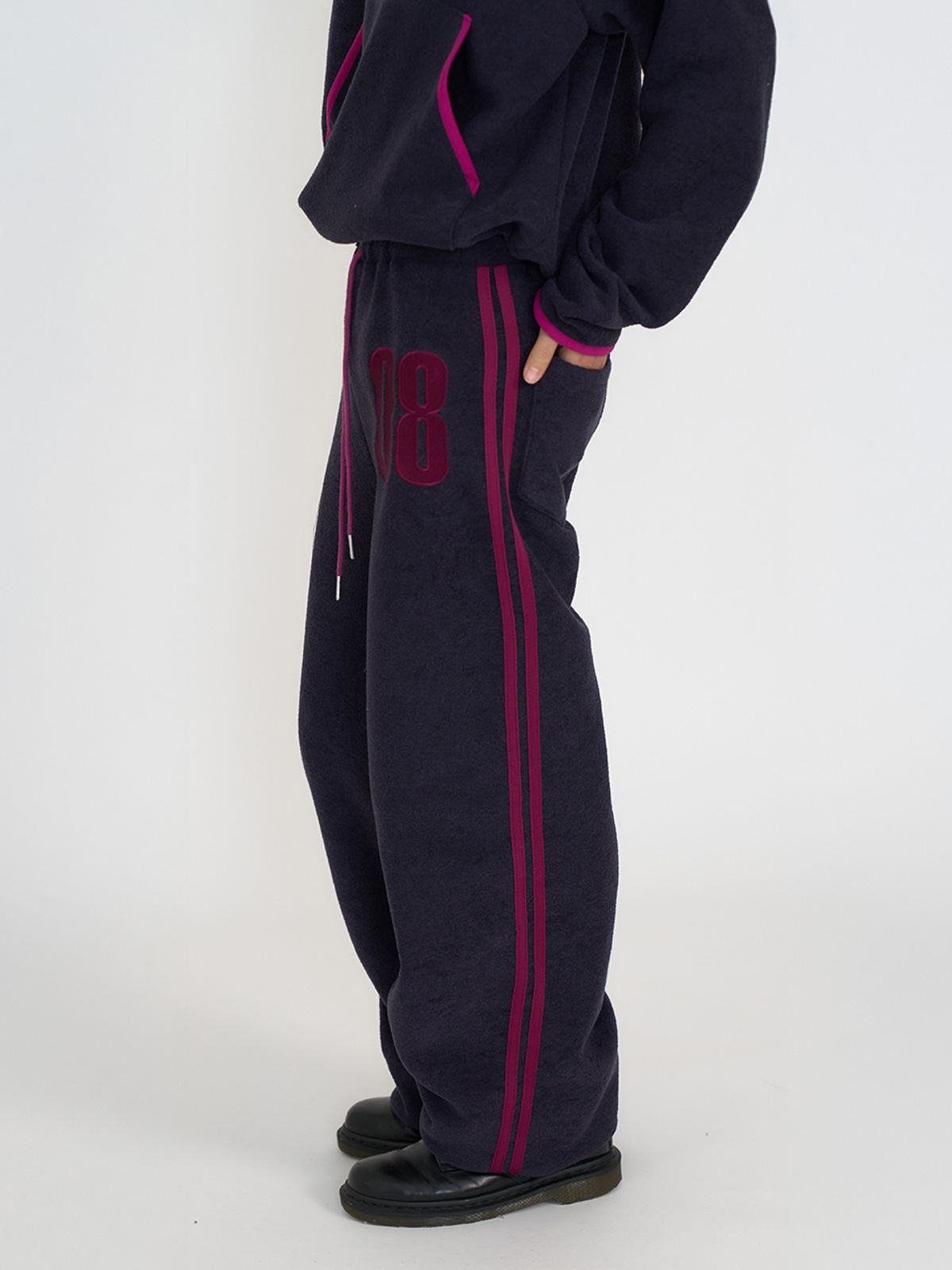 온스카(ONSKA) EASE 08 TRACK PANTS (NAVY)