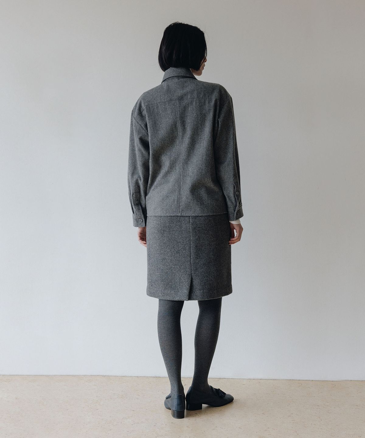 블랭크룸 우먼(BLANKROOM HER) ELLIE 울 미디 스커트_GRAY