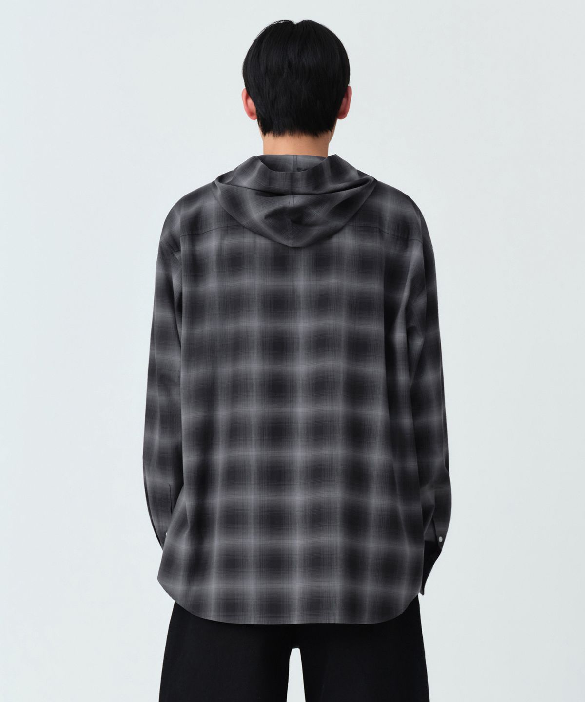 무신사 스탠다드(MUSINSA STANDARD) 오버사이즈 옴브레 체크 후디드 셔츠 [블랙/그레이]