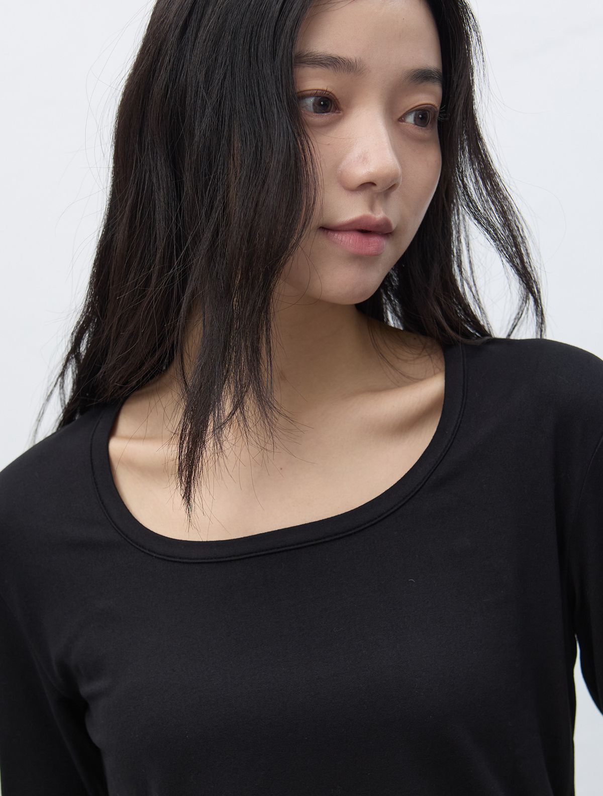 제너럴아이디어(GENERALIDEA) 히트젯 히트 U넥 티셔츠 [BLACK] / WBE4L01516