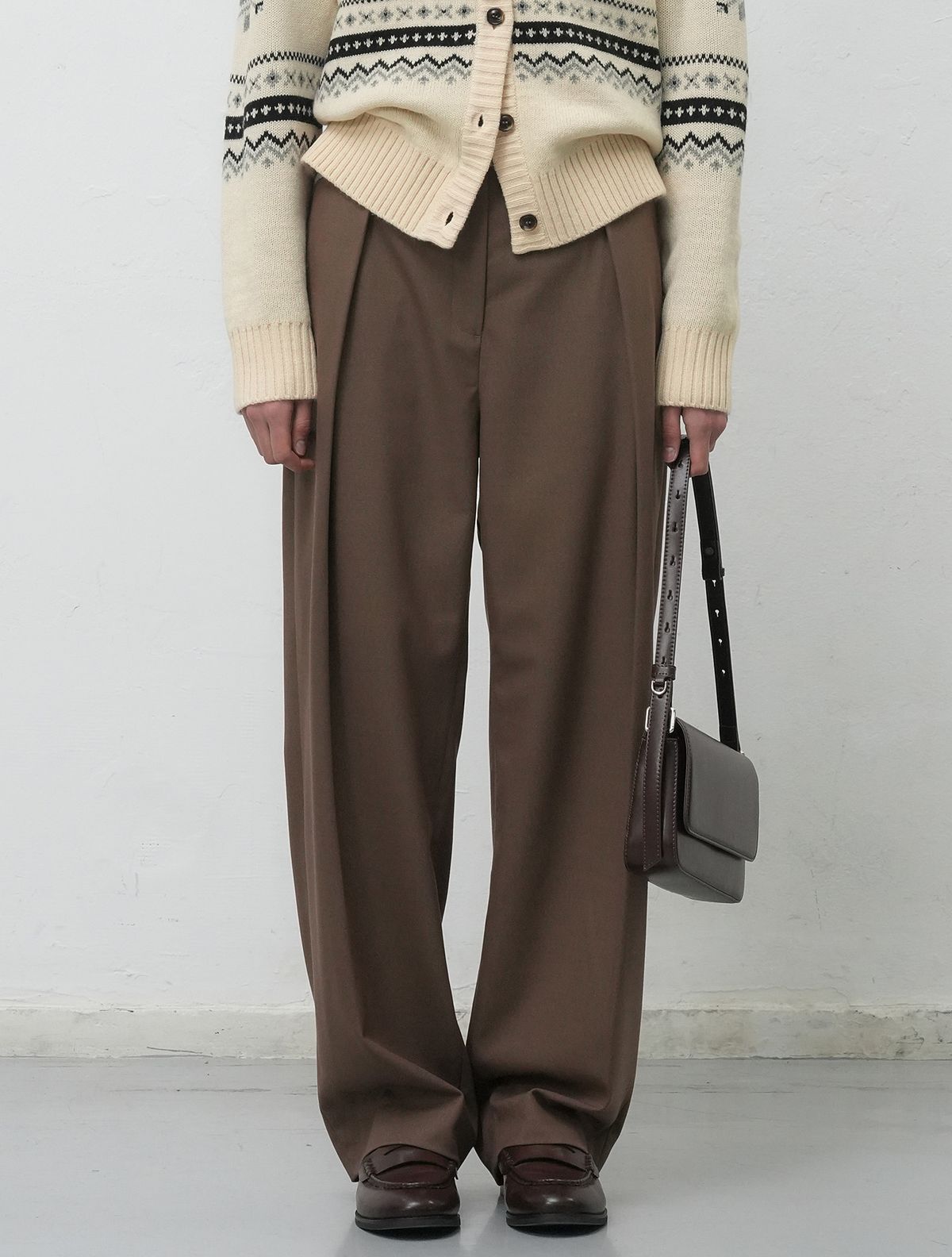 제너럴아이디어(GENERALIDEA) 와이드 원턱 슬랙스 [DARK BEIGE] / WBE4L11515