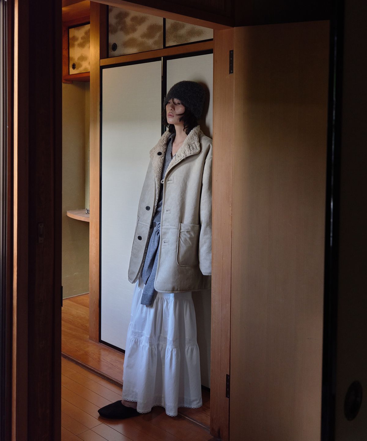 로우타이드(LOW TIDE) SHEARING REVERSIBLE MUSTANG [BEIGE]