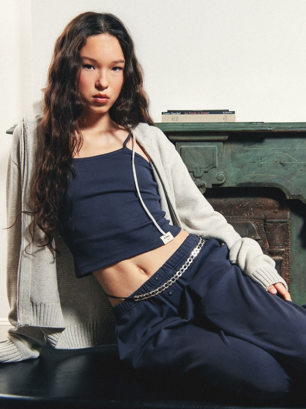 글로니(GLOWNY) G CLASSIC CAMISOLE (NAVY)