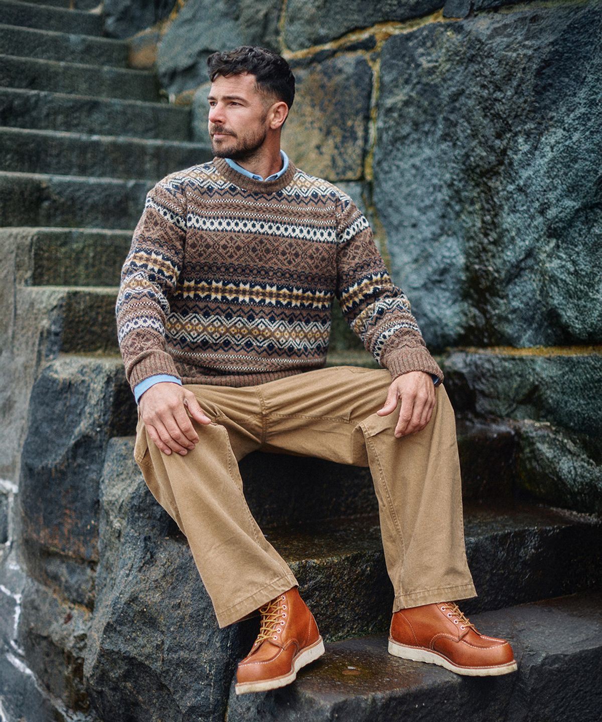 건지 울른스(Guernsey Woollens) 포트도일 페어아일 크루넥 스웨터 - 브라운