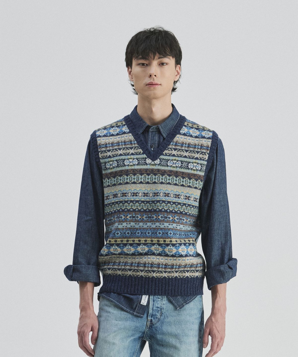 건지 울른스(Guernsey Woollens) 세인트피터 페어아일 브이넥 베스트 - 네이비