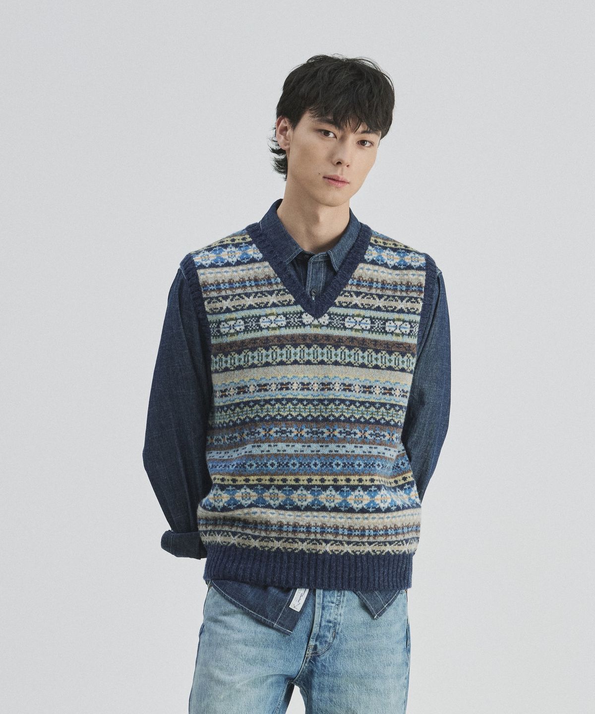 건지 울른스(Guernsey Woollens) 세인트피터 페어아일 브이넥 베스트 - 네이비
