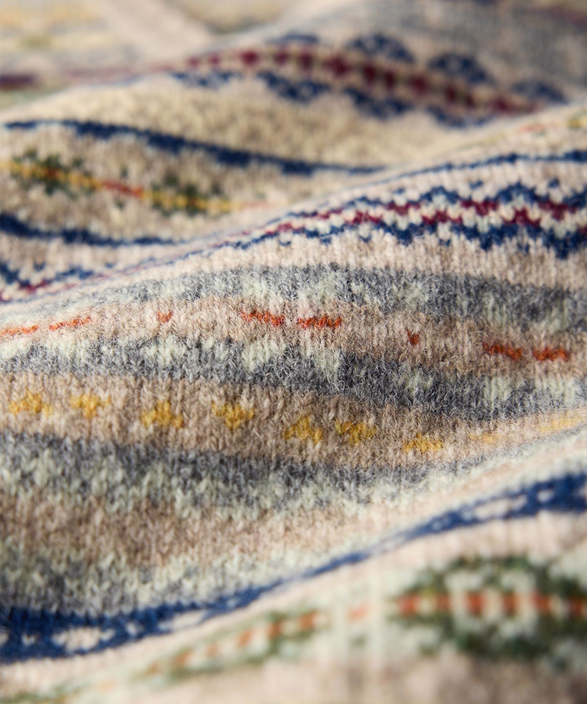 건지 울른스(Guernsey Woollens) 세인트피터 페어아일 브이넥 베스트 - 베이지