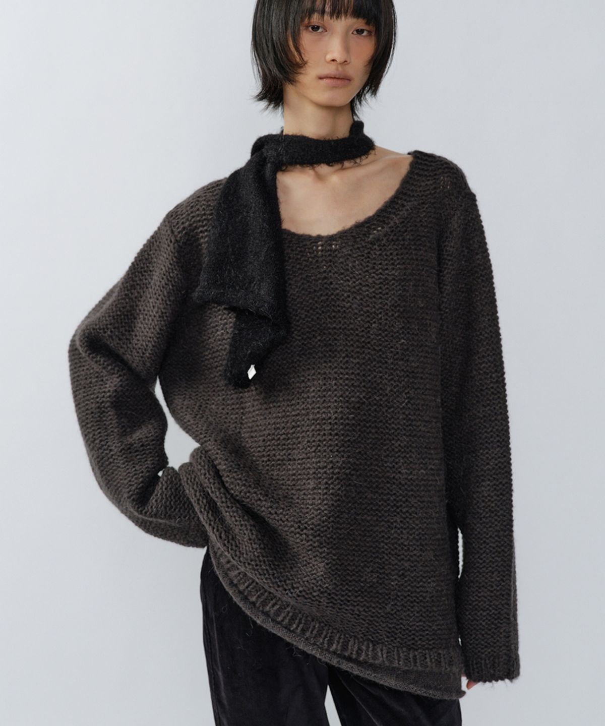 이어닝(YEARNING) HAIRY WOOL MUFFLER KNIT TOP, BLACK