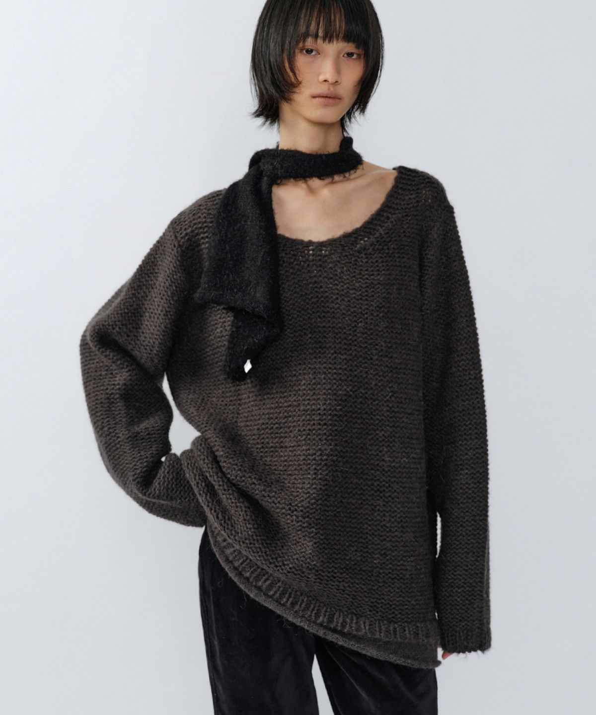 이어닝(YEARNING) FRONTBACK LOOSE NECK KNIT, MIST CHARCOAL