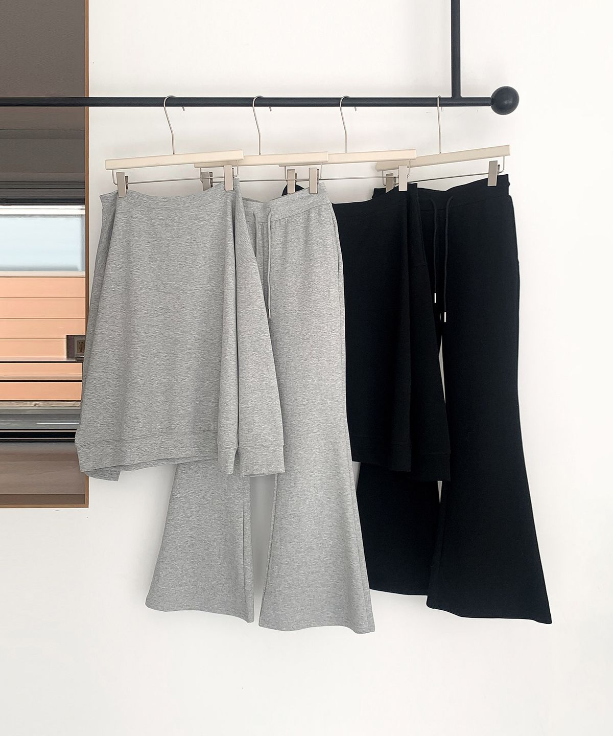 바스카라(VASCARA) [SET] Off-Shoulder Top+Bootcut Banding Pants Set-up (2colors)