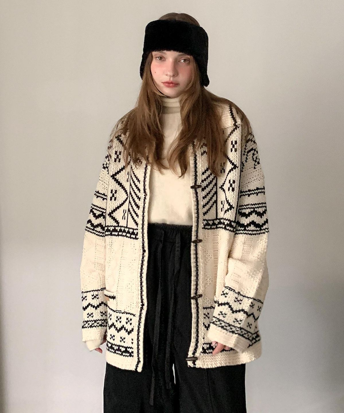 바스카라(VASCARA) Nordic Toggle Button Knit Cardigan