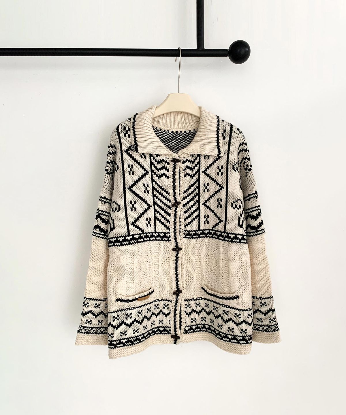 바스카라(VASCARA) Nordic Toggle Button Knit Cardigan