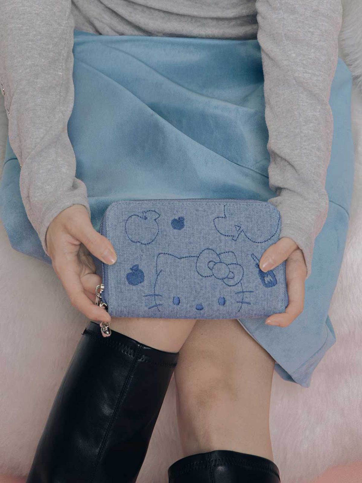 조셉앤스테이시(JOSEPH&STACEY) Denim Travel Cross Wallet Hello Kitty Washed Blue