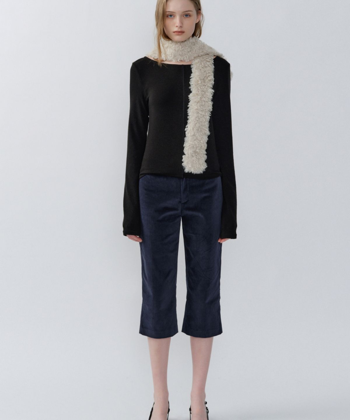 이어닝(YEARNING) REALAX VELVET CAPRI PANTS, MIDNIGHT