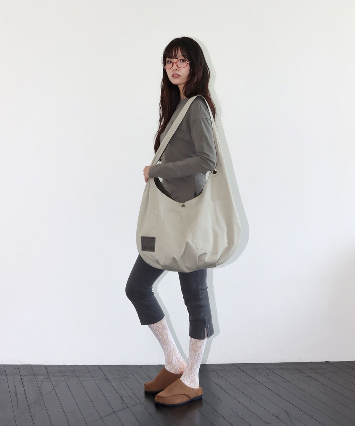 온스카(ONSKA) REVERSIBLE POCKET BAG (BEIGE & KHAKI)