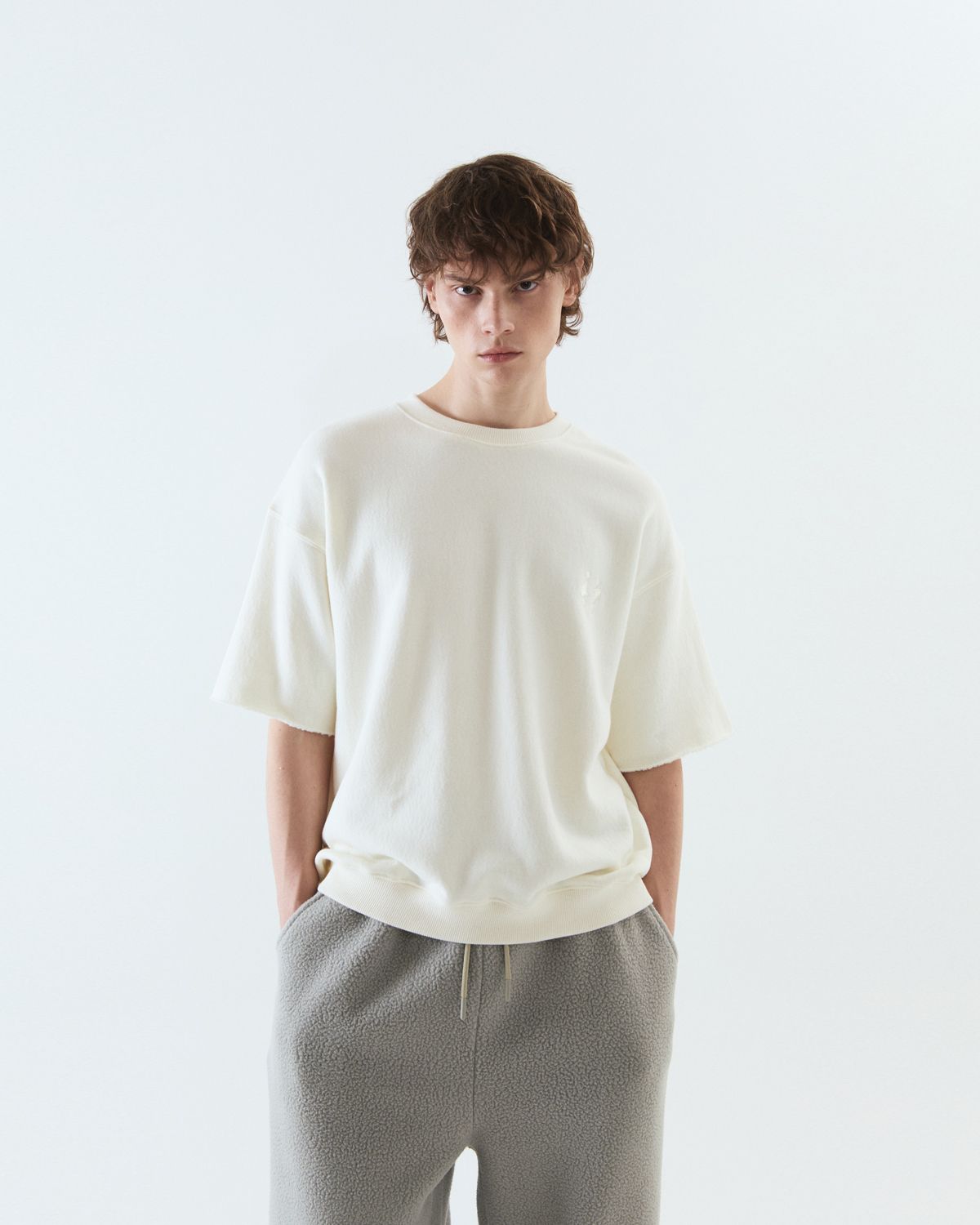 디앤드퀘스천(THEENDQUESTION) Half crewneck sweatshirt / IVORY