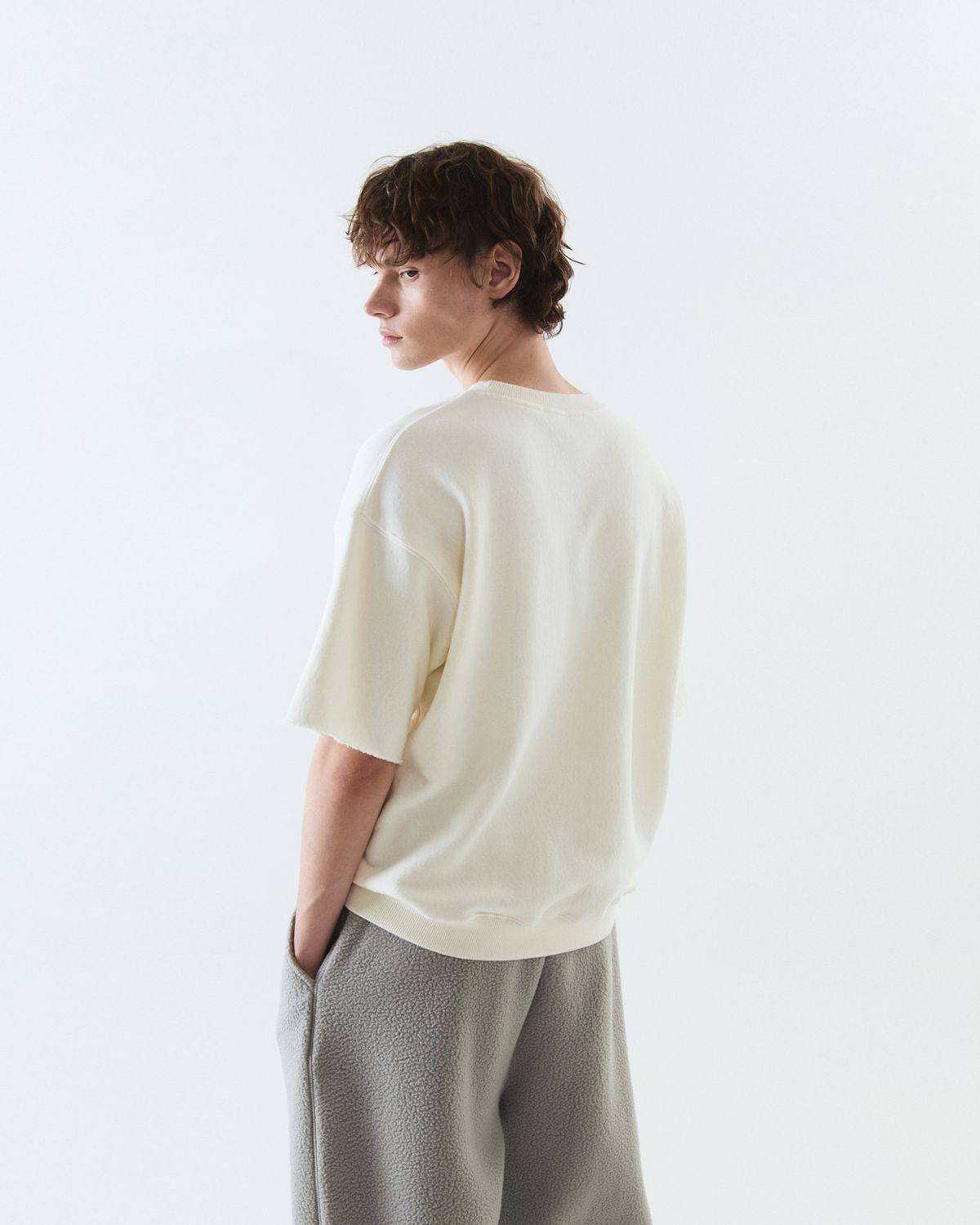 디앤드퀘스천(THEENDQUESTION) Half crewneck sweatshirt / IVORY