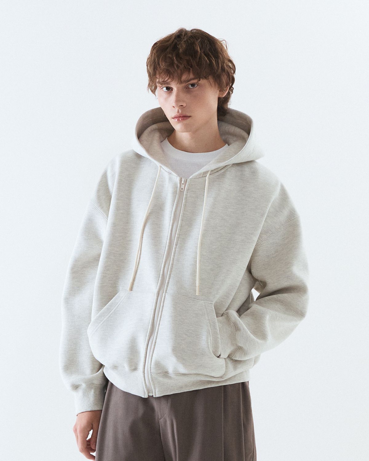 디앤드퀘스천(THEENDQUESTION) Neoprene hood zip-up jumper / OATMEAL