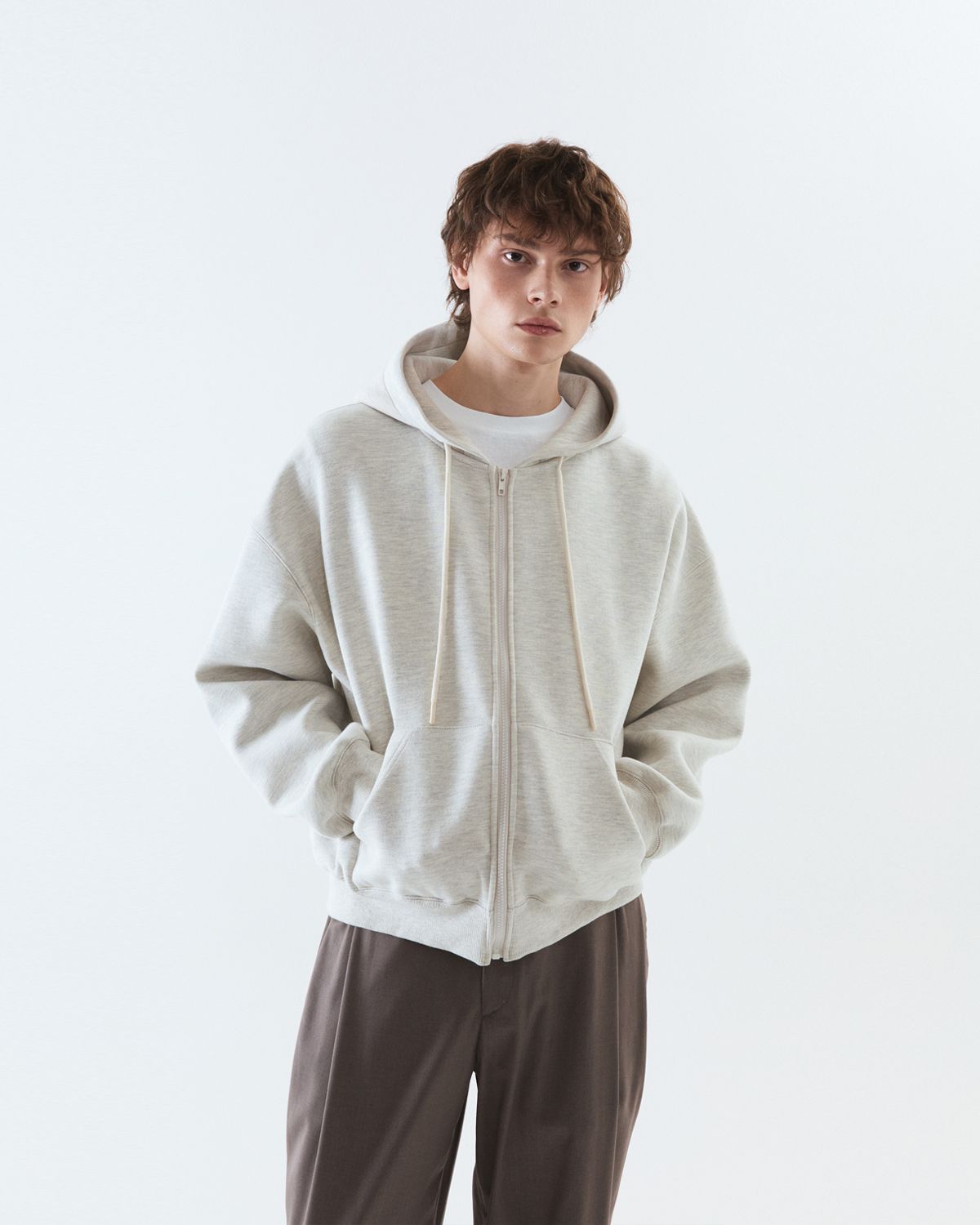 디앤드퀘스천(THEENDQUESTION) Neoprene hood zip-up jumper / OATMEAL